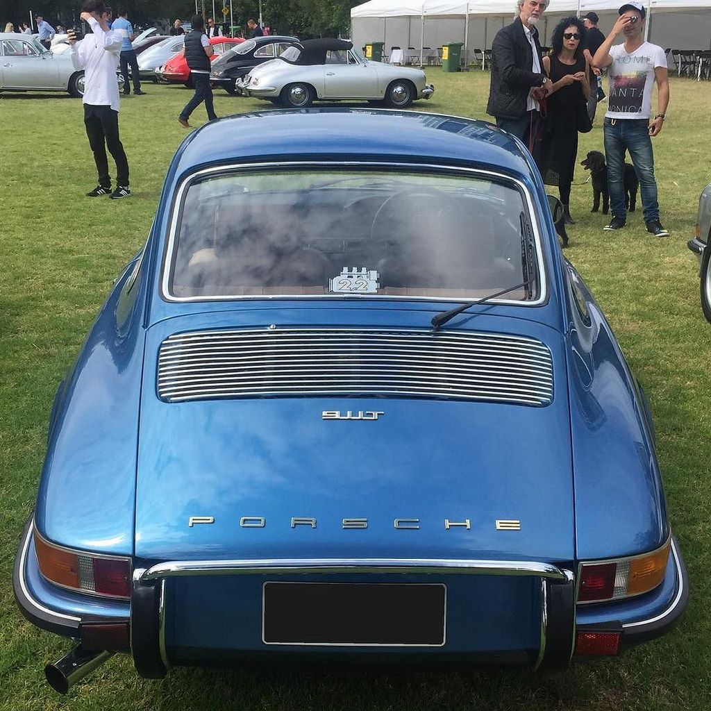 OnlyCarrera's tweet photo. One of the best colours @ Porsche 356 parade #porsche #typ901 #901 #911 #912 #356 #porscheclassic #porsche911 https://t.co/7q6LyghCWa