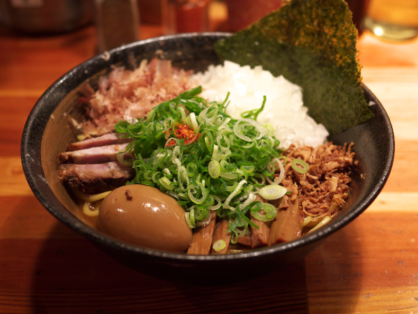 tommolux50's tweet photo. エクストリームじゃない油そばの真面目さに感動した＠瞠 池袋店 #OnlyFoodPhoto https://t.co/klMjaEa9XW