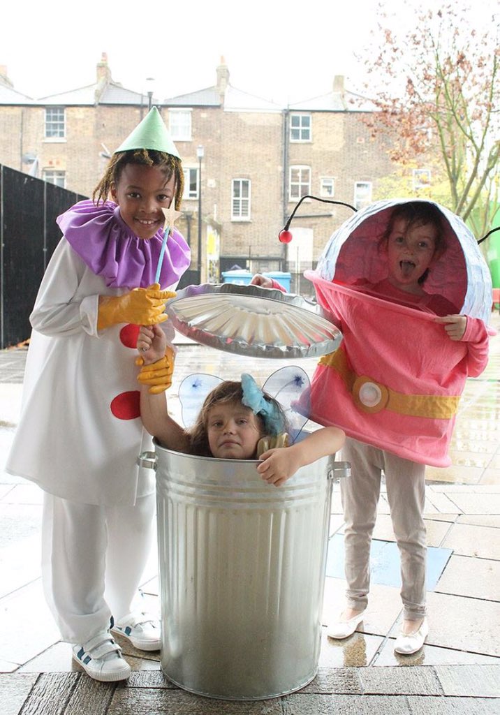 T0MB0Y0's tweet photo. @TheatrePeckham show #Clown starts 01/12 #CanadaWater #Library @SouthwarkLibs https://t.co/wi1jiAyNKL Pic #CatLee https://t.co/f948bGuMhX