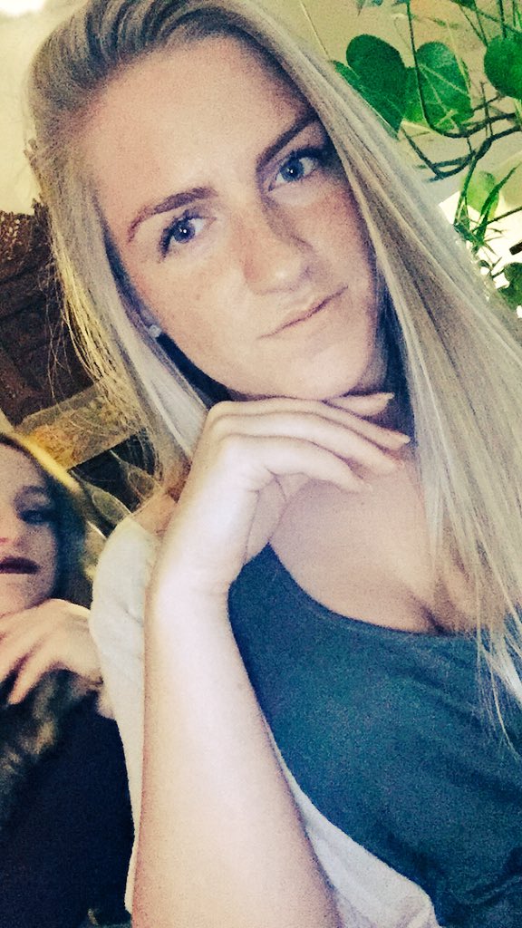 sage_demallie's tweet photo. Thanksgiving selfies are pretty cool #hellafilter #featuringskye https://t.co/T6XsLYHY0X