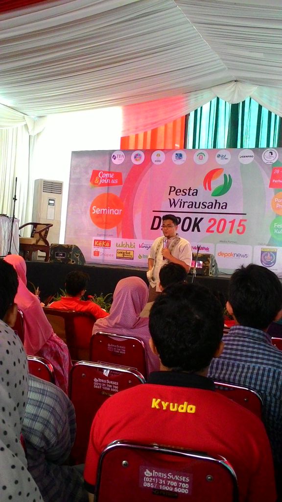 #PWDepok2015 sesi terakhir, oleh <a href="/kangrendy/">Rendy Saputra</a> Rendy Saputra "The Magic of Brand" cc: @pestawirausaha <a href="/TanganDiAtas/">Komunitas Pengusaha Tangan Di Atas (TDA)</a>