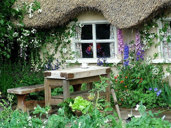Essential Tips for Designing a Cottage Garden - mostbeautifulgardens.com/2015/11/29/ess…