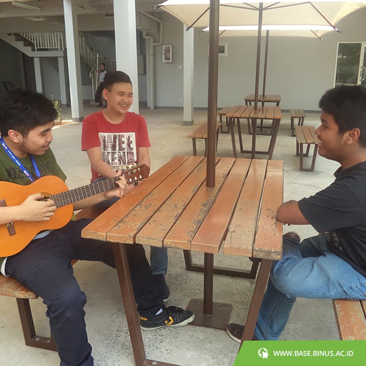 BINUS_ASO's tweet photo. Kamu hobi main gitar? Kembangkan bakatmu seperti ikut kontes musik yg bisa jadi peluang untukmu friends :) #BASETips https://t.co/1FMLaRzDj2