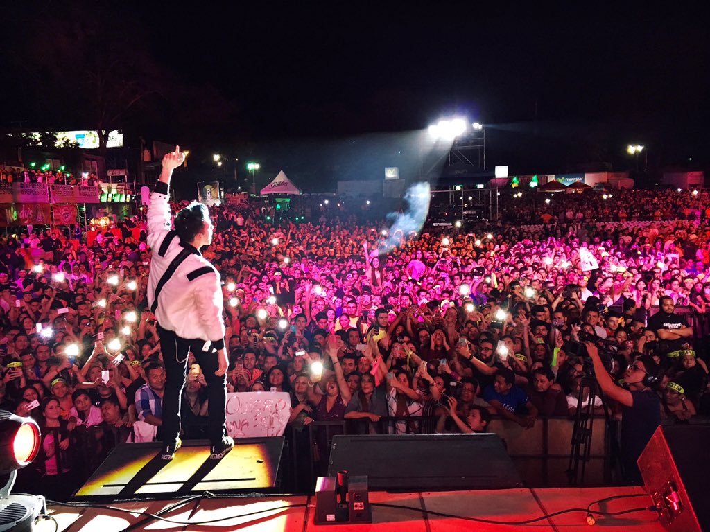 joejonas's tweet image. Gracias El Salvador!