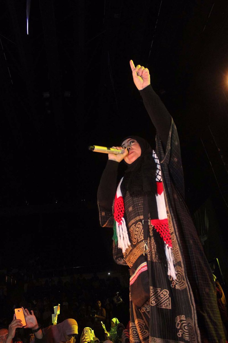 PSD2015_'s tweet photo. #PalestineSolidarityDay 2015 turut dimeriahkan oleh pencipta lagu Ayat-Ayat Cinta, @melly_goeslaw https://t.co/aDeEEFQrE0