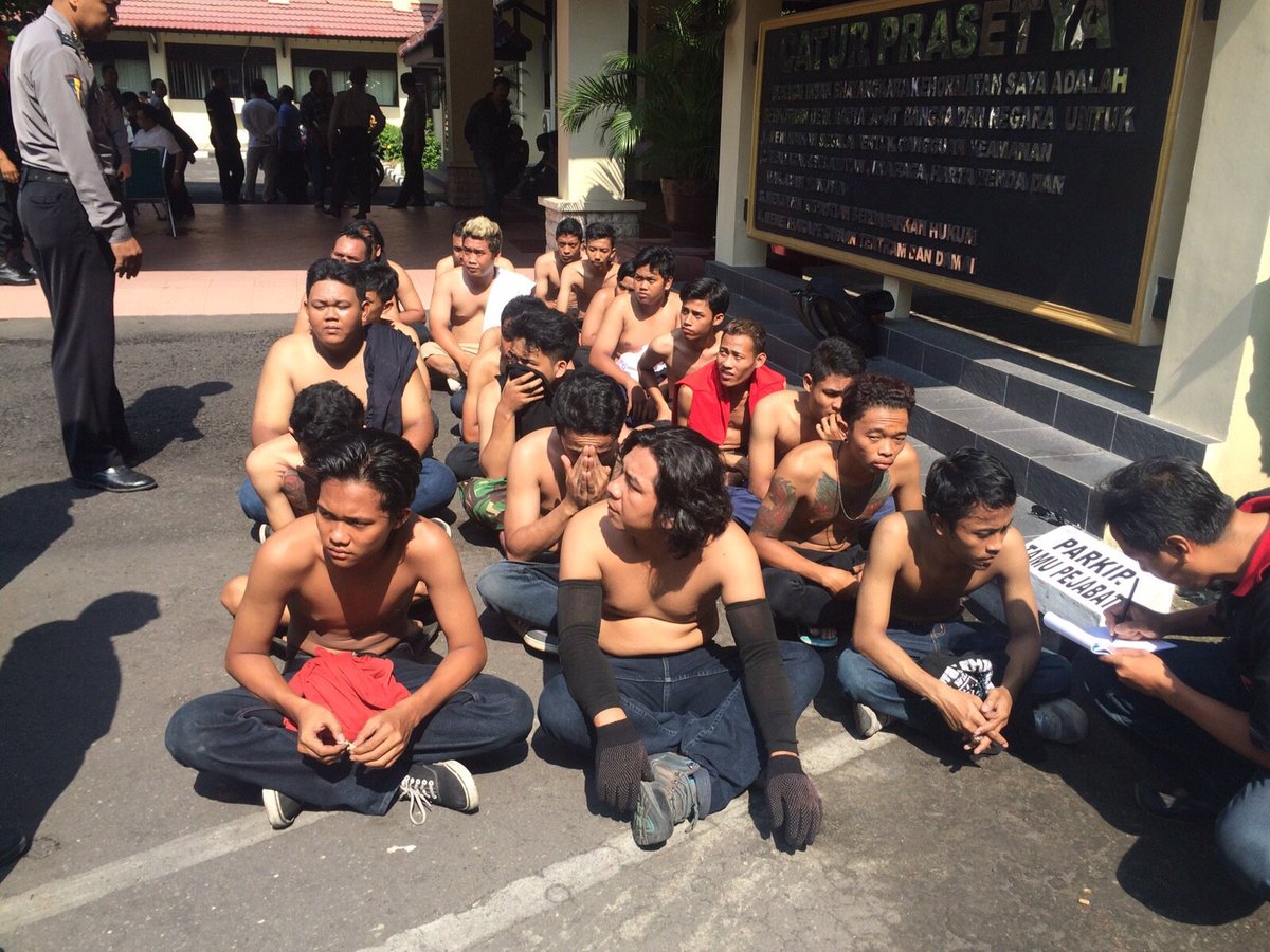 Jogja24Jam's tweet photo. Mau kampanye apa perang? @priyowalker: Polda DIY razia anggota kampanye https://t.co/YvUin7CC3a