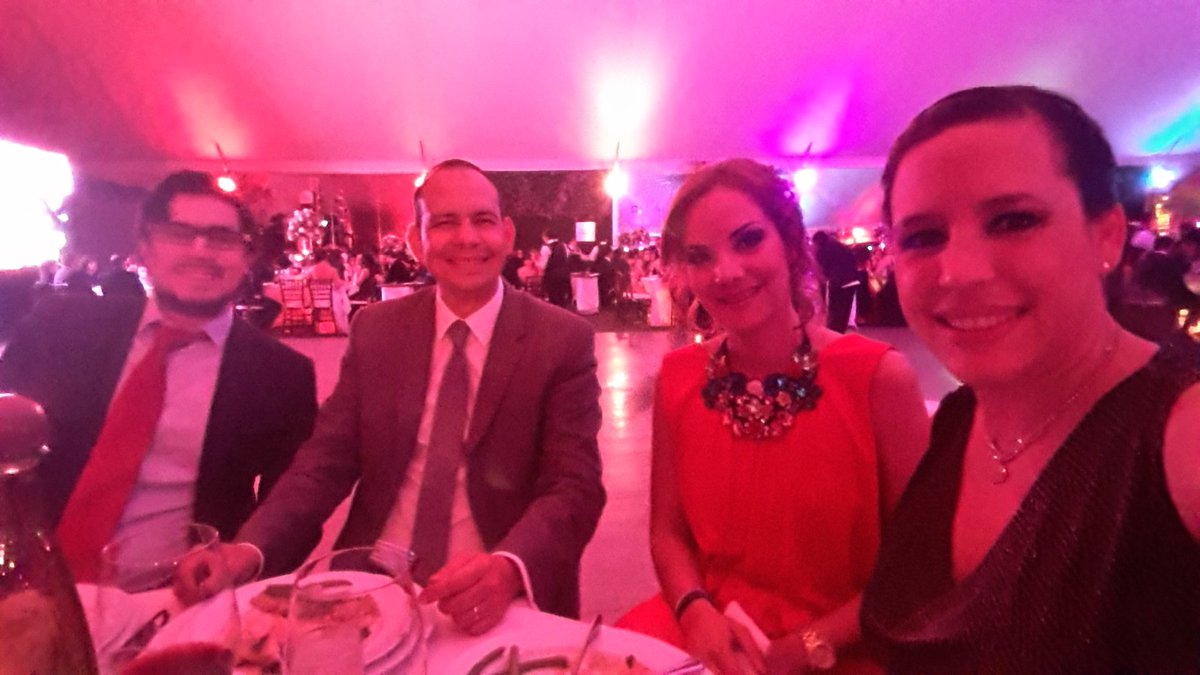 Danyta84's tweet photo. @graduacionMX#EmpresarialesIBERO https://t.co/jjWhs0wmyM