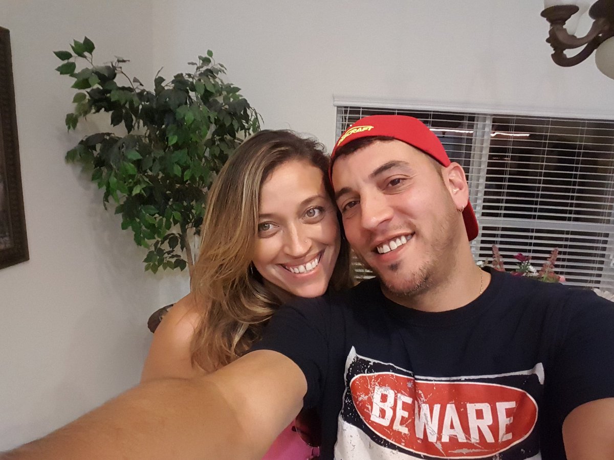 O_RodriguezIII's tweet photo. Hey #TWDFamily #OscarsRedHat and his Lil sis...#CapeCoral #vacation #BewareOfZombies https://t.co/54rIJF99h4