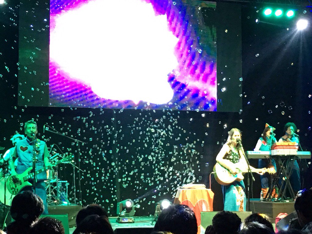 aterciopelados's tweet photo. Gracias Sucre ! Hoy clausura del #Festival internacional de la Cultura #Bolivia #FIC2015 https://t.co/S5IYpH6OvP
