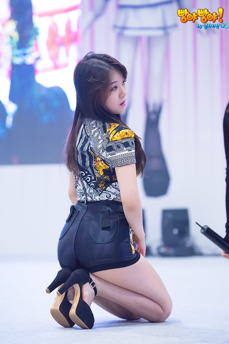 15.11.29 테일즈런너 10주년 축하무대 민아(<a href="/Girls_Day_Minah/">MiNA</a>)