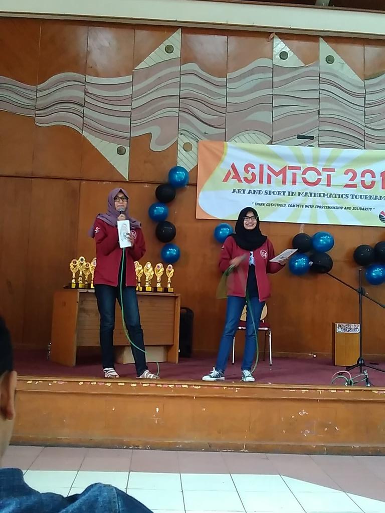 bemhiu's tweet photo. Acara penutupan asimtot telah dibuka oleh mc. Yuk merapat ke pkm 🙌🙌🙌 https://t.co/Lw0ruUgBiN