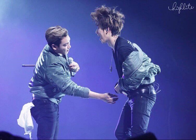 Zombie01_ae's tweet photo. เดี๋ยวๆ พี่ท็อปจะจับอะไรแดซอง เสียวแทนเลย 5555555555 พี่ต้องใจเย็นๆนะ 555555555555555555555555555555 #TODEA https://t.co/YlMWDIcEFp