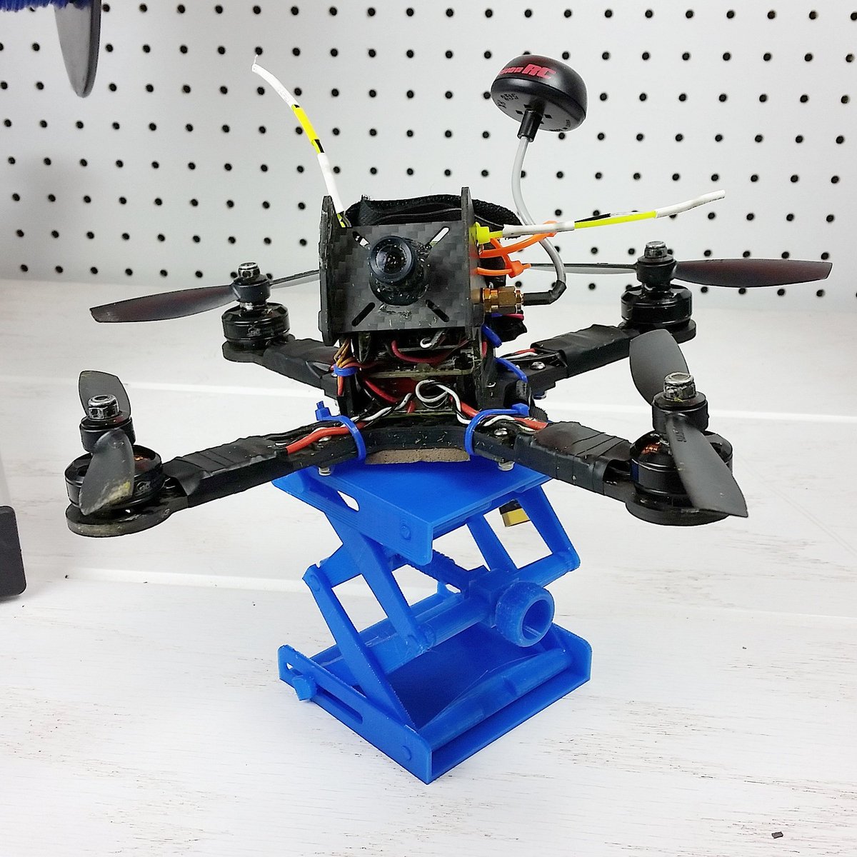 QUESTPACT's tweet photo. #3dprinted #quadcopter lift! @FELIXprinters @shendrones #krieger #shendrones #FELIXprinters #miniquad #3dprinting https://t.co/tRhIhWTyaA