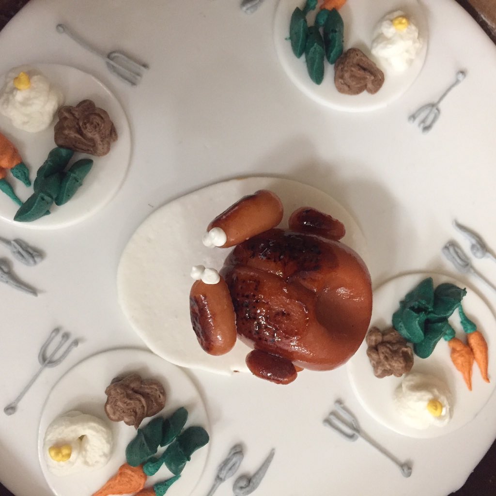 SolaireSC's tweet photo. Never too late for a shot of lil' turkey cake! @SolaireSC @hotelparadox #pastry https://t.co/4XiVTPO3xJ