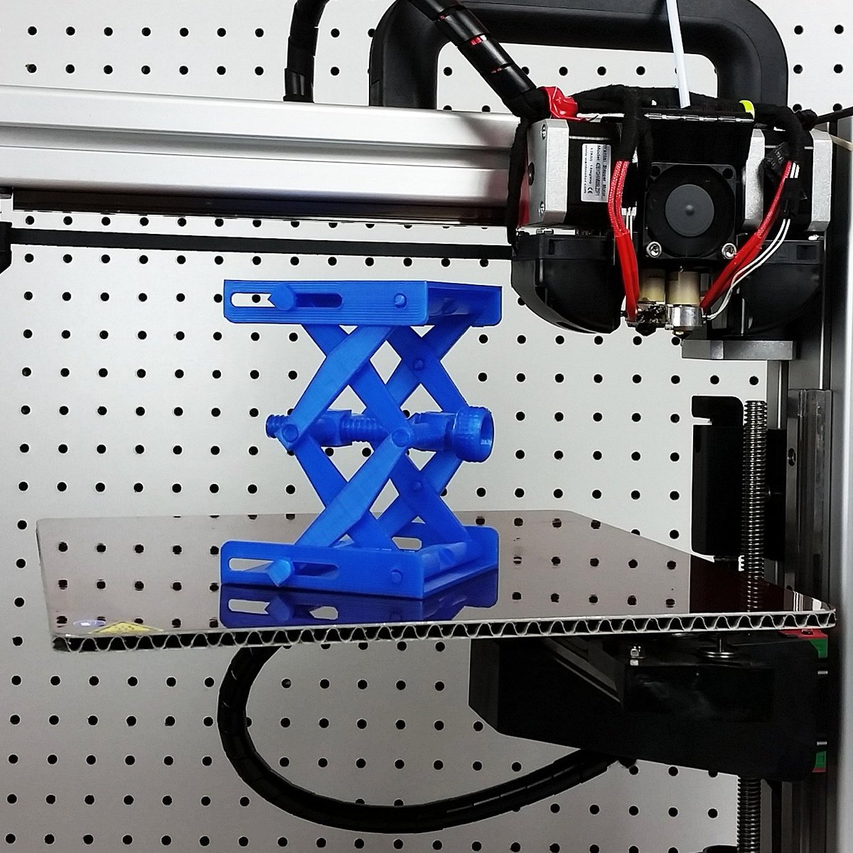QUESTPACT's tweet photo. #3dprinted #quadcopter lift! @FELIXprinters @shendrones #krieger #shendrones #FELIXprinters #miniquad #3dprinting https://t.co/tRhIhWTyaA