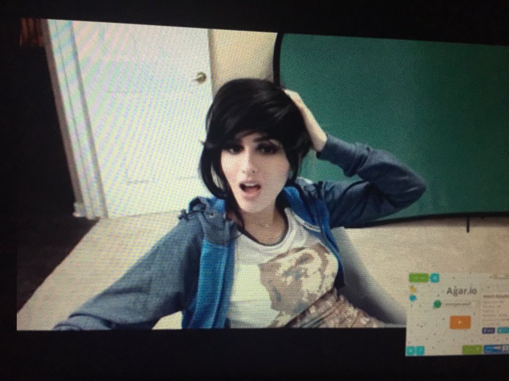 YT_BANG3's tweet photo. Doubt she will even see this but I took these of #emolia @sssniperwolf https://t.co/UIZlpet6iA