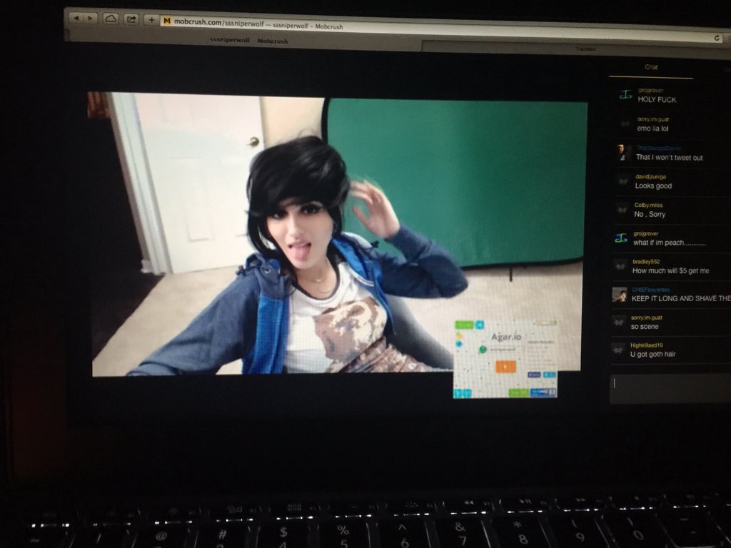 YT_BANG3's tweet photo. Doubt she will even see this but I took these of #emolia @sssniperwolf https://t.co/UIZlpet6iA