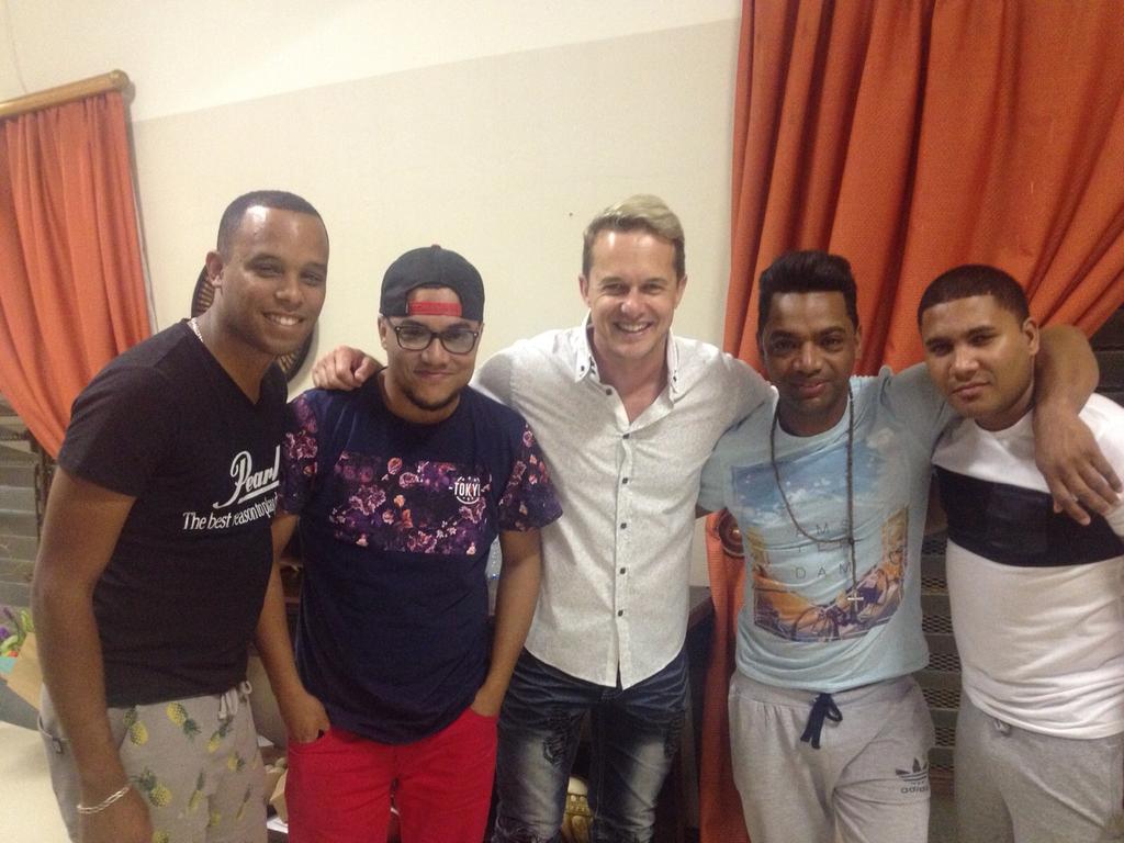 Backstage gisteraand met <a href="/heinzwinckler/">Heinz Winckler</a> 
#sparsterre <a href="/ElsabeVanZyl1/">Elsabe Van Zyl-Félix</a>