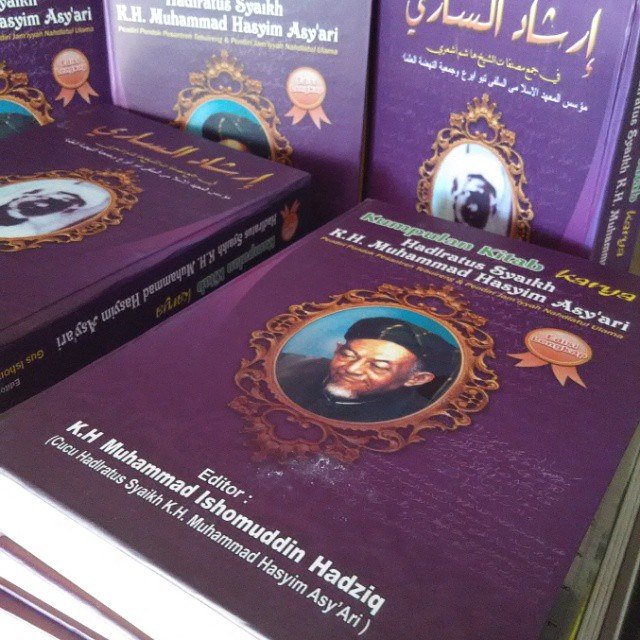 PesantrenBisa's tweet photo. 1. GRATIS, kitab Irsâdus Sârî karya Hadratussyaikh Hasyim Asy’ari dalam #RMINUberbagi. Caranya..... https://t.co/ZnHOIrAVj6