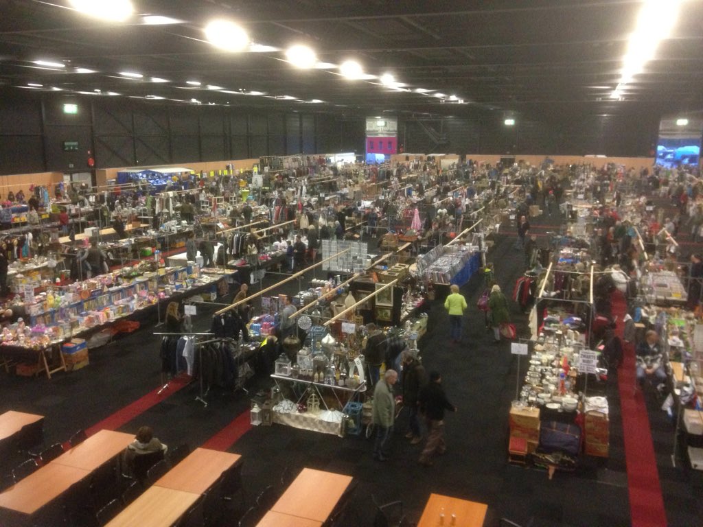 venrayhal's tweet image. Zo ga je van de Gulden Humor in een keer door naar de Zwarte Markt