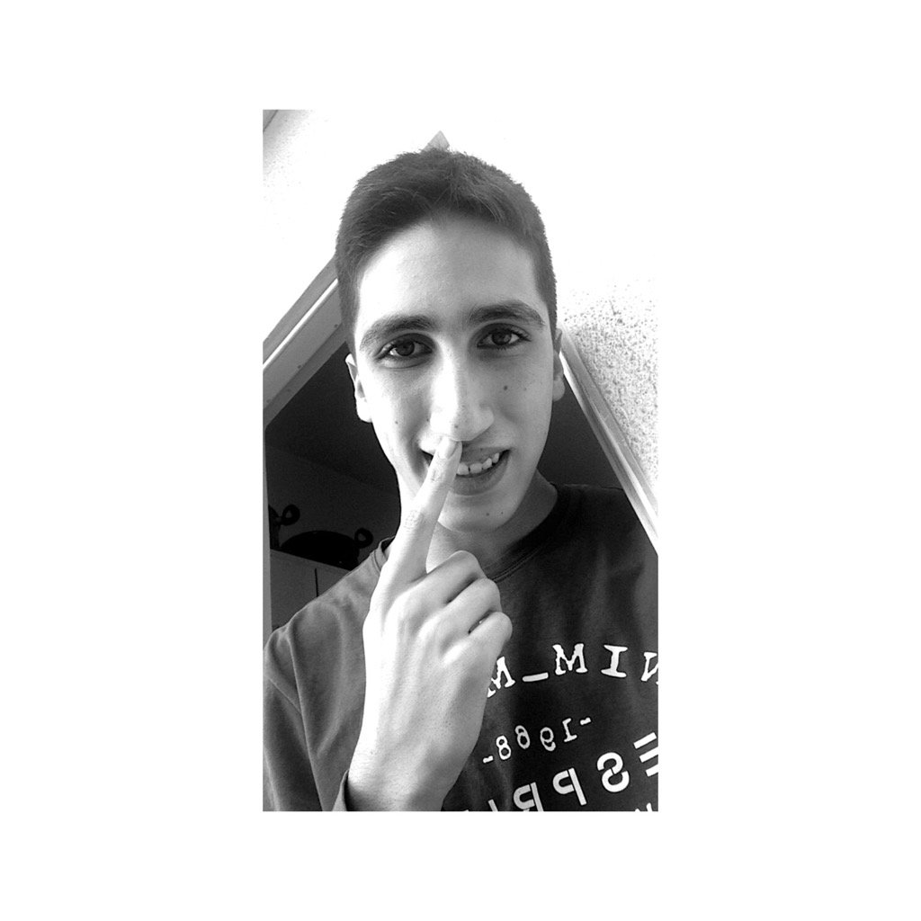 halim_haykal's tweet image. Encore une photo  pour la lutte contre le cancer ! #FingerInTheNose @Sandralou @FITNProject 🕊🎗