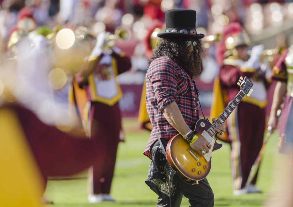 Slashdailynews's tweet photo. New pic! @Slash playing #thenationalanthem #lacoliseumstadium #uclagame © Daniel Alcazar #Slash https://t.co/SefBimUuET