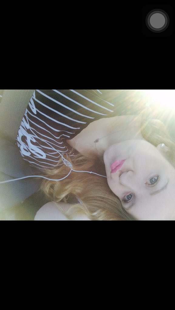 bendicion_'s tweet image. #somethingsimple💋