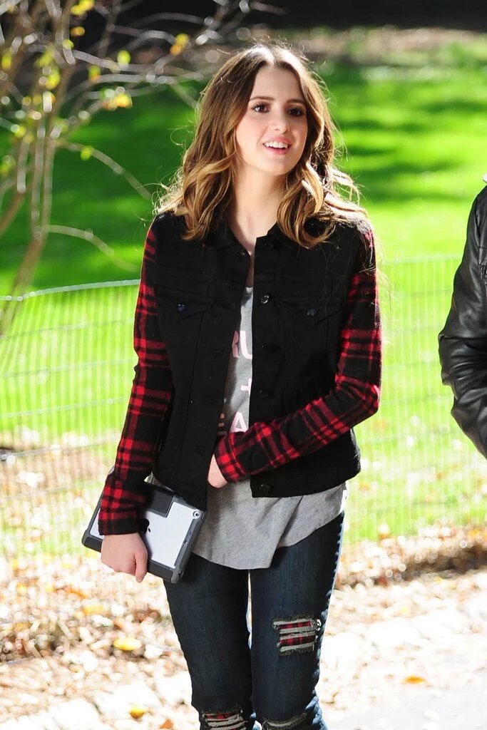 Laura marano happy birthday!!!
I love yooooou 