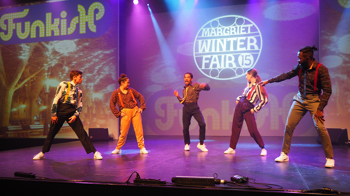 MargrietNL's tweet photo. Wat een moves van @ISHtheatre op #margrietwinterfair Wij swingen nog even door! #FUNKISH https://t.co/vxDzRUCKJI