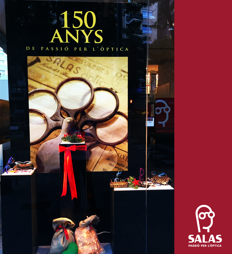 Optica_Salas's tweet photo. Ja tenim els aparadors d' #opticasalas engalanats i vestits de festa pel Nadal! 🎅🎁 https://t.co/ktTsGXBjac