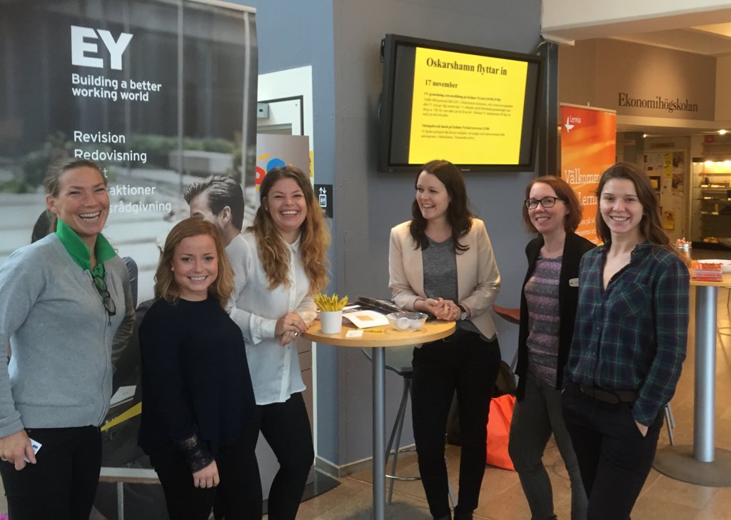platsutvecklare's tweet photo. Grymt bra möten! Vilka härliga studenter @linneuni 😊👏 Jag är så stolt över våra arbetsgivare! #oskarshamnflyttarin https://t.co/VTRK7wDFvH