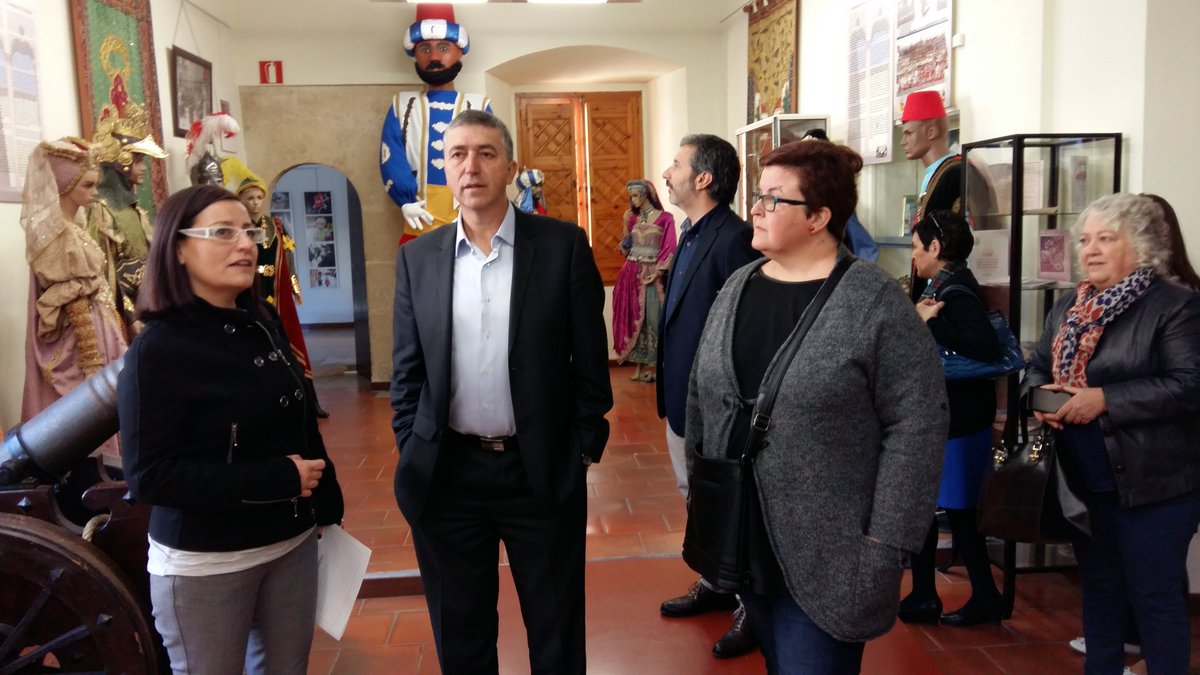 GVAinicotur's tweet photo. Bon dia! Encetem un llarg dia de gestió per Alacant. Comencem per Onil i el seu Ajuntament! https://t.co/JzFd0tGGGe