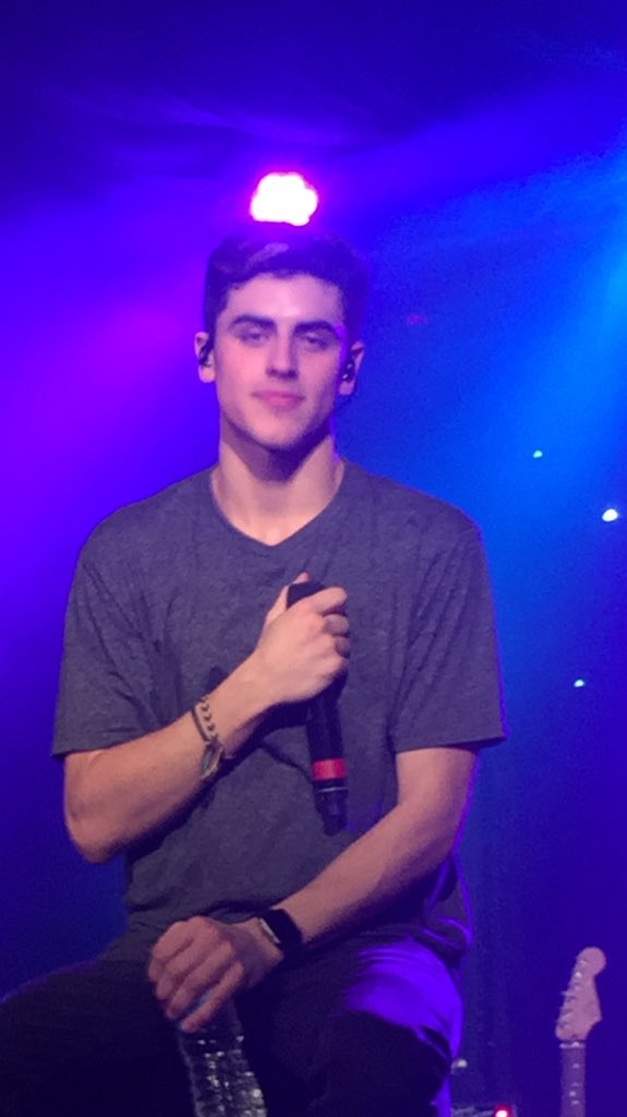 umnojacks's tweet photo. This photo FUCKS ME UP @jackgilinsky https://t.co/GyNbRICYAm