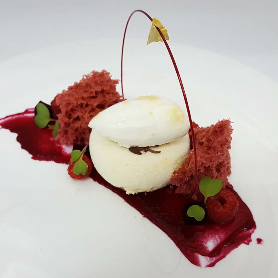 karnsaman's tweet photo. Ruby sweet
#lebua #sweet #dessert #food #foodporn #Thailand #photography #s6th #photographer #work https://t.co/5THL8iZDpA
