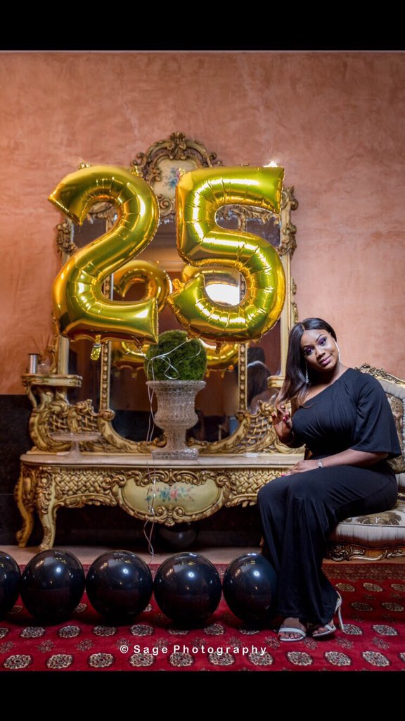 Bukkaaay's tweet photo. This is what 25 looks like .Slayyyy Cookieeee. 🎈❤️😍👯🎉 #dontgetittwisted #lookatthatbody #runsinthefamily https://t.co/wufpdDPb5z