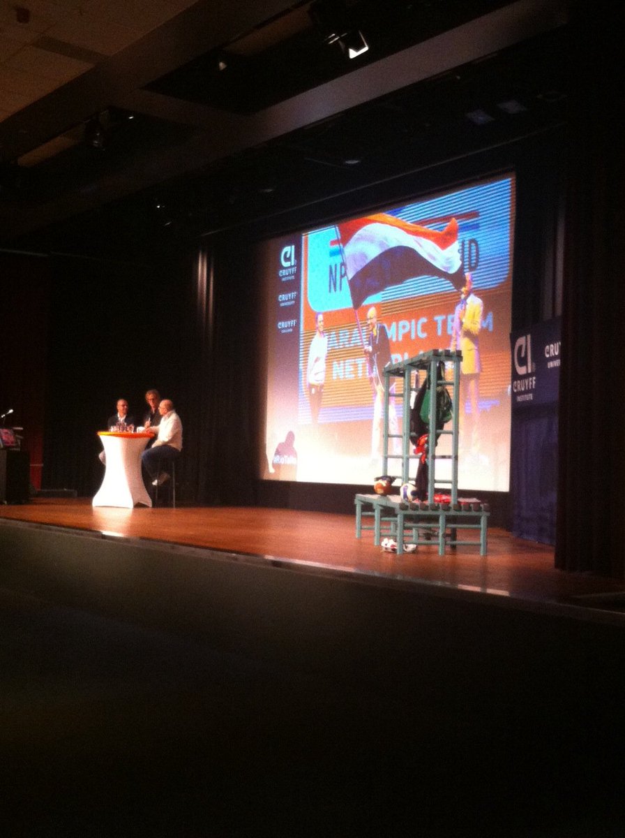 Start van een mooi Cruyff Forum <a href="/Papendal/">Papendal</a> met Andre Cats en Maurits Hendriks #RioTalks #cruyfforum15 @JCU_Amsterdam