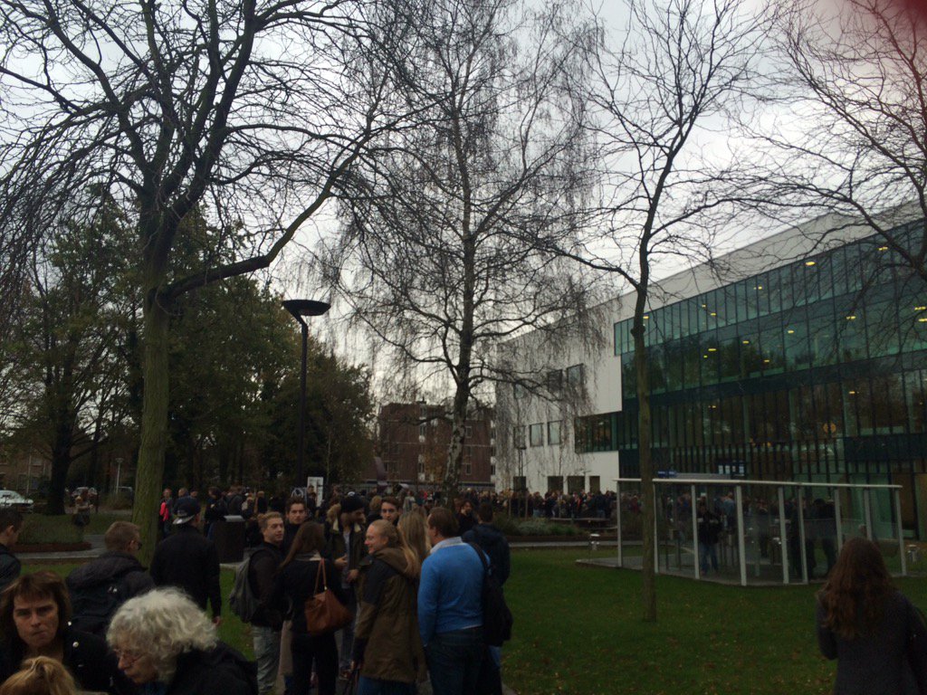 Talja_'s tweet image. #gaslek #fontys #eindhoven #school wordt #ontruimd