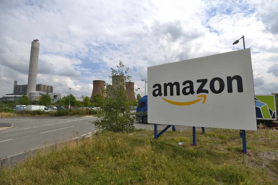 Looking for a job? 400 jobs up for grabs <a href="/AmazonUK/">Amazon.co.uk</a>
#Amazon #Rugeley
expressandstar.com/news/2015/11/1…