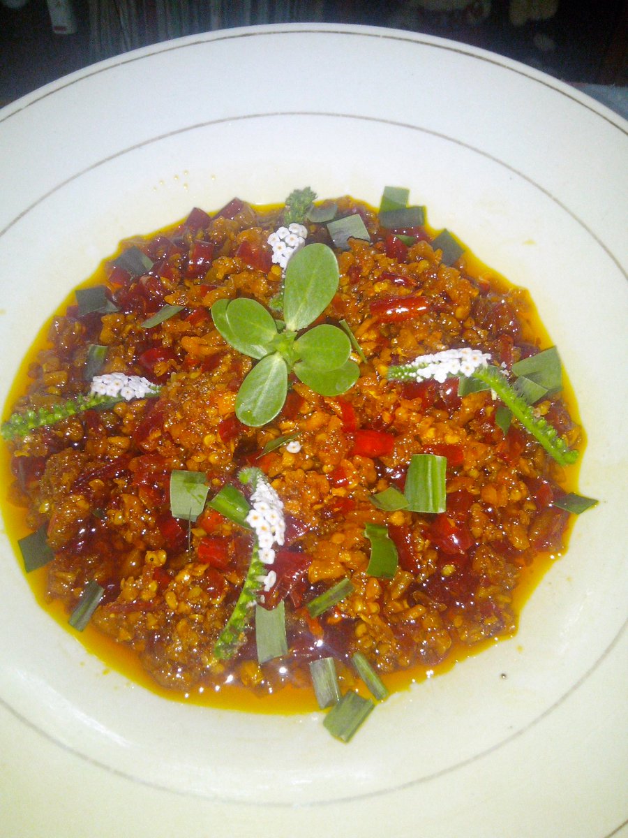 ErickParungao's tweet photo. My homemade Chili Garlic Sauce https://t.co/h5q1iSEnMA