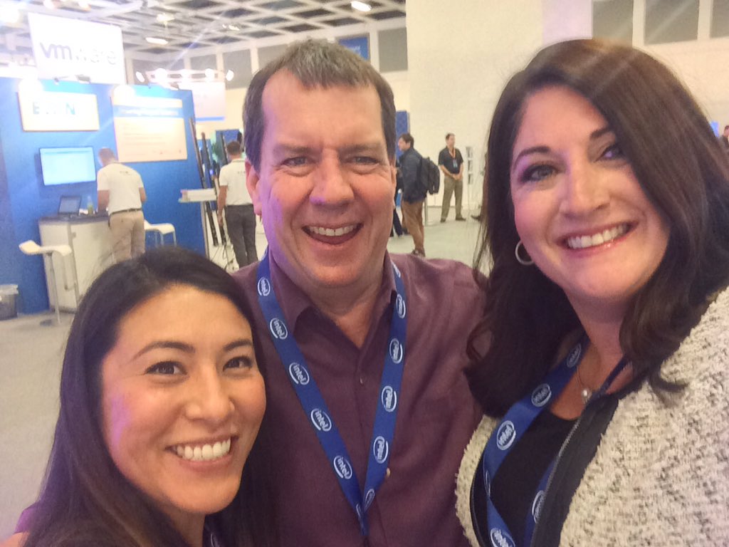 MadelineG331's tweet photo. W/ @NetApp founder, @DaveHitz Come see him speak tmrw @ 10 #InformandDelight #NetAppInsight #MandM @Melissa_NTAP https://t.co/lgZgkIh3DM