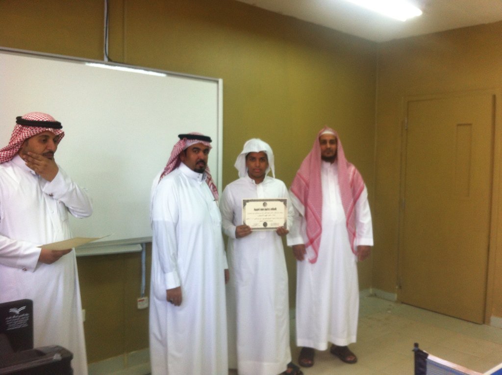 computerrclub2's tweet photo. كما تشرف #نادي_الحاسب_الآلي بزيارة الشيخ محمد الهرف مشرف التوعية الإسلامية لتسليم طلاب النادي الشهادات فله منا الشكر https://t.co/TVtdlsiWkN