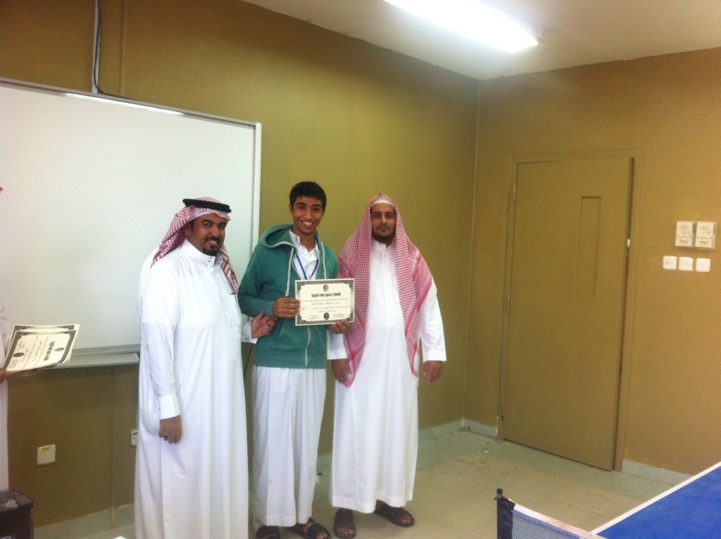 computerrclub2's tweet photo. كما تشرف #نادي_الحاسب_الآلي بزيارة الشيخ محمد الهرف مشرف التوعية الإسلامية لتسليم طلاب النادي الشهادات فله منا الشكر https://t.co/TVtdlsiWkN