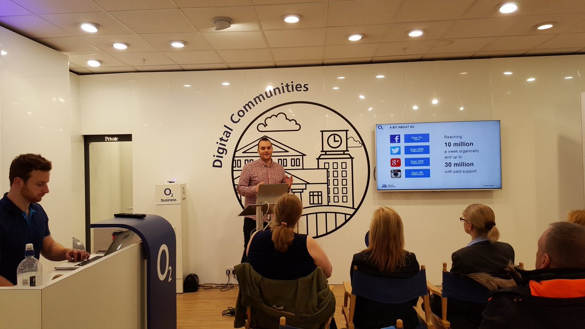 ldeh's tweet photo. Brad doing a great job explaining how social media works in our hub at #HelloStHelens @o2businessuk https://t.co/z6cwI5RgF4
