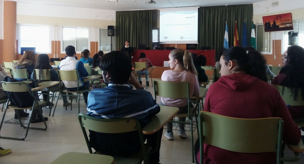 Hoy estamos con CADE #Nerva apoyando el programa #emprendejoven de <a href="/aemprende/">Andalucía Emprende</a> 
Vamos a aprender de los más jóvenes.