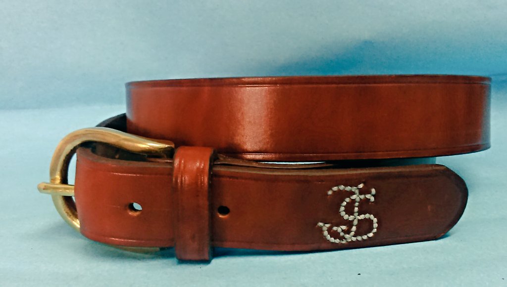 detacon2's tweet photo. Un nuevo encargo de una de nuestras correas echas a mano con iniciales, magnífico regalo de reyes a precio increible https://t.co/trMK1lSC9z