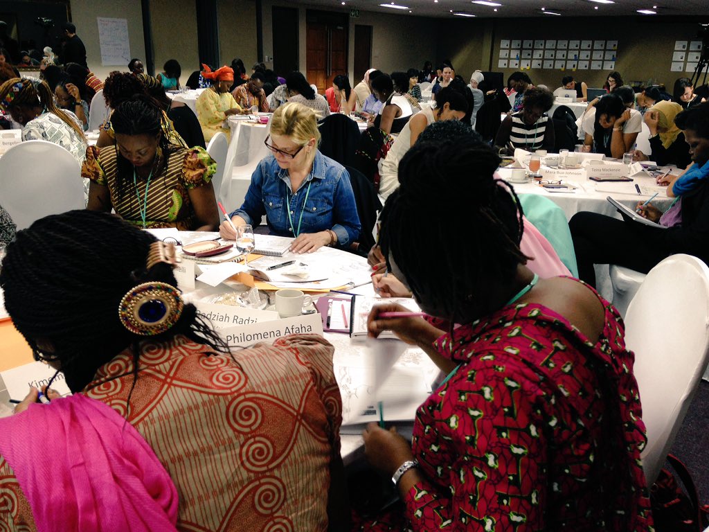 jmspacek's tweet photo. 70 #VVLead fellows visioning their futures on day 1 of the 2015 South-South Exchange Program in #Johannesburg. https://t.co/rNVsoLjKhs