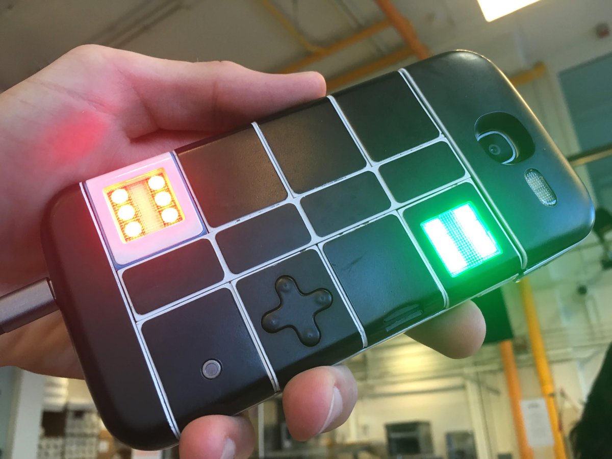 allmobrev's tweet photo. Hands on with #nexpaq prototype
https://t.co/HGpEpYbY2X
#ProjectAra #modular #smartphone #android #IoT #mobile https://t.co/2ehu7N2OF3