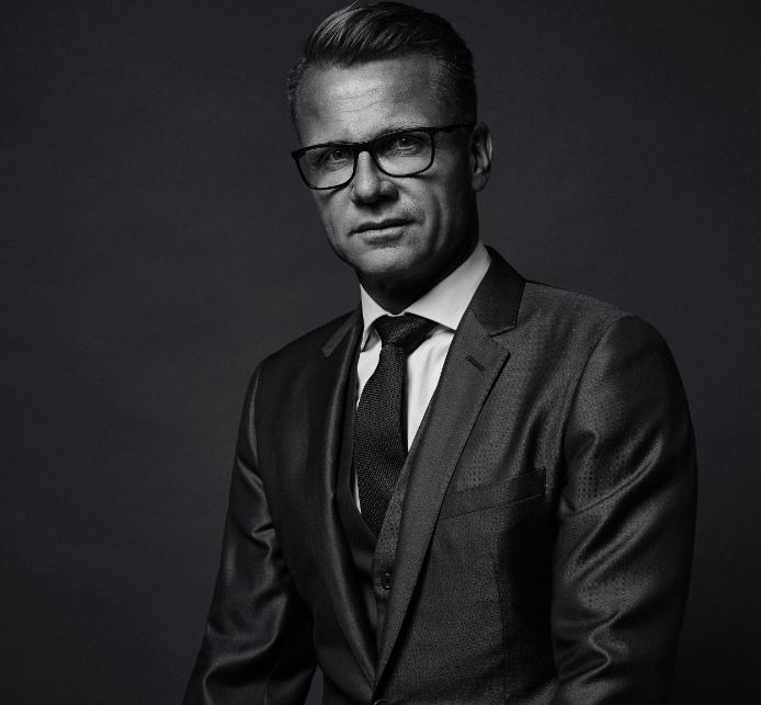 Modis_NL's tweet photo. Directiewissel Adecco Group Nederland. Patrick Bakker geeft stokje door aan Hans Pruis https://t.co/wjcgQwaq5i https://t.co/iDaeDibkOj