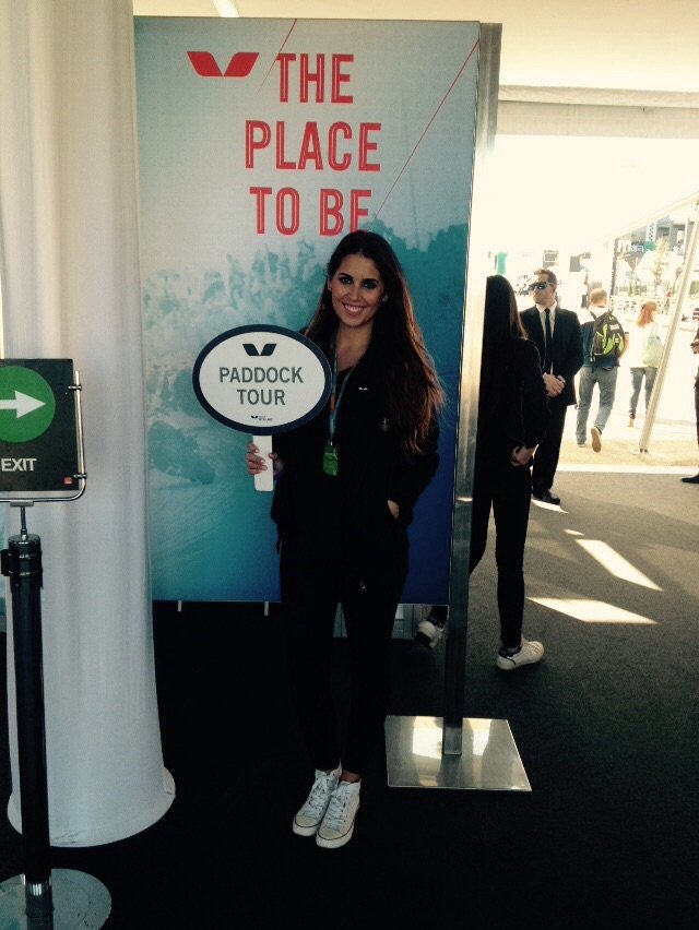 Sara_AnPe's tweet photo. Y otra más de cheste!! #Cheste2015 #MotoGPValencia #Paddocktour #Paddockgirls #MotoGP #Theplacetobe #Smile #Work https://t.co/AauypiIr96