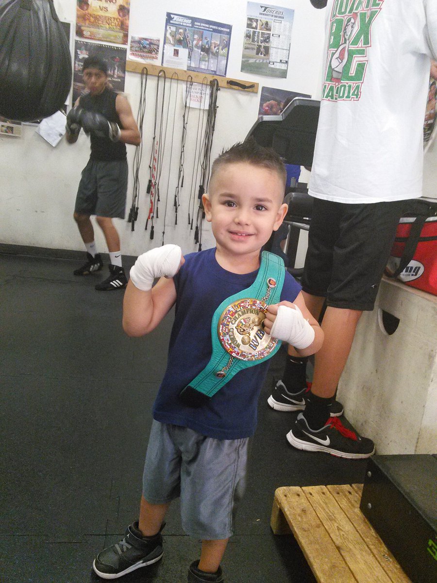 arnoldvasquez82's tweet photo. Happy birthday to the Youngest Champion out there!! #Wbc #TheATeam #LilArnold #futureChampion #MauricioPresidente https://t.co/b4aZFZobfx
